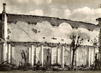 Большой дворец в Павловске. Фотография 1942-го года