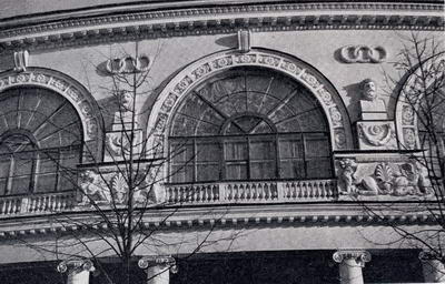 Большой дворец в Павловске. Фрагмент фасада. Старая фотография